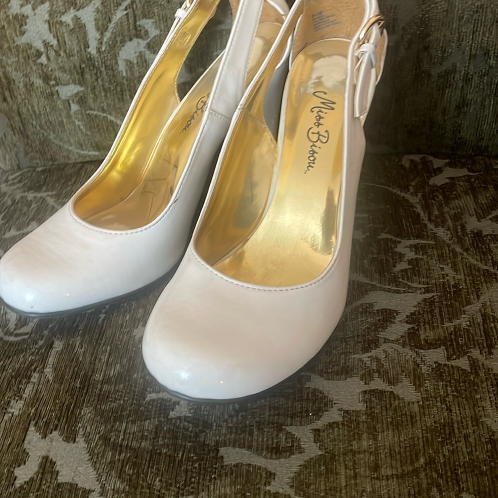 Miss Bisou pumps